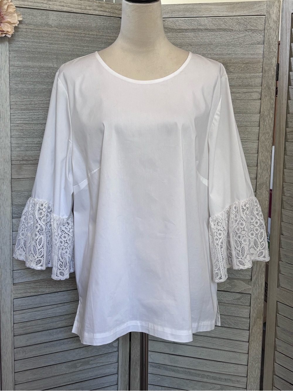 NWT Crisp Soft White Blouse Cotton Blend SZ2X, 3/4 Length Lace Bell Sleeves
